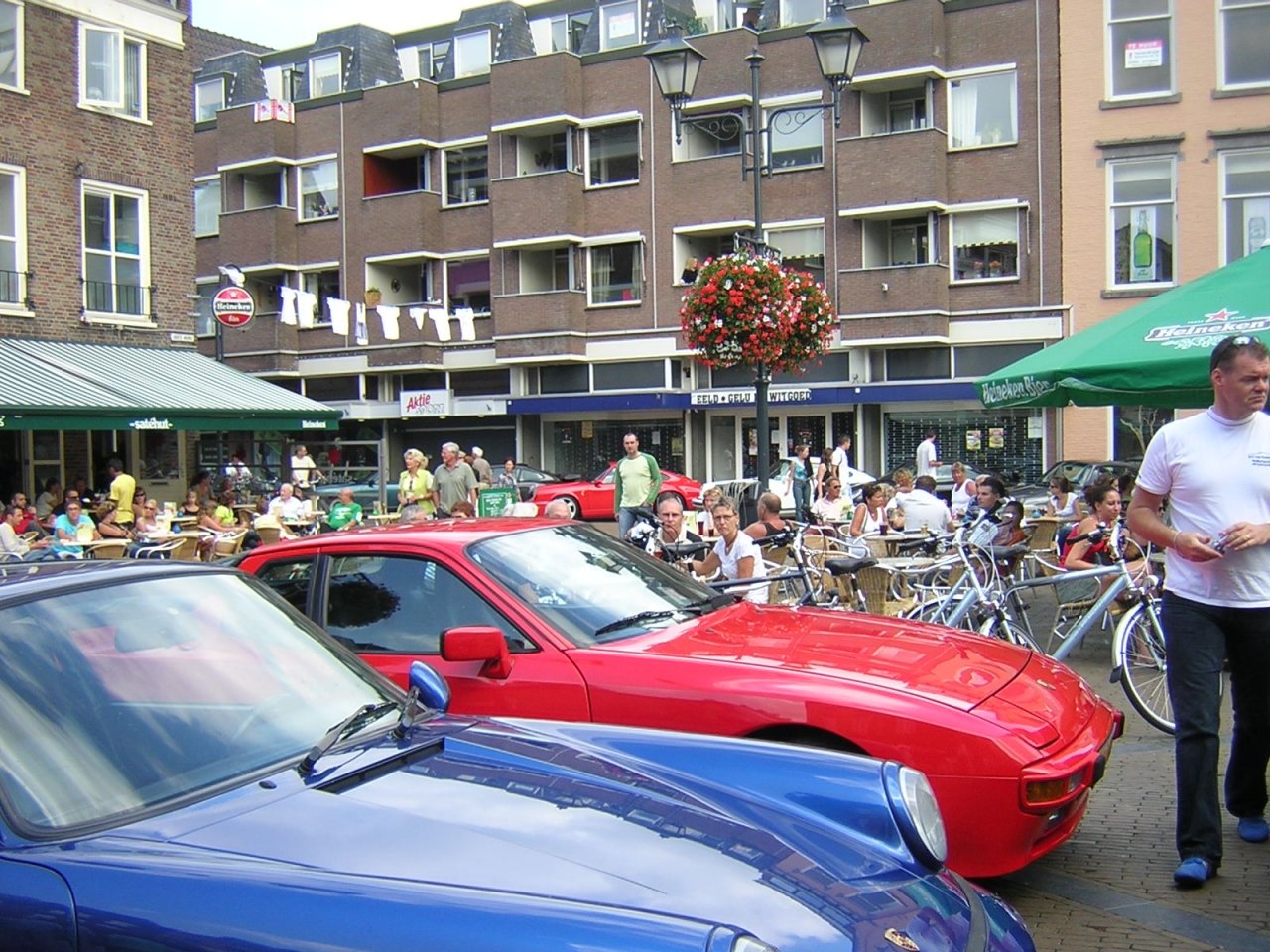#11963 - terrasje pakken met je porsche..
