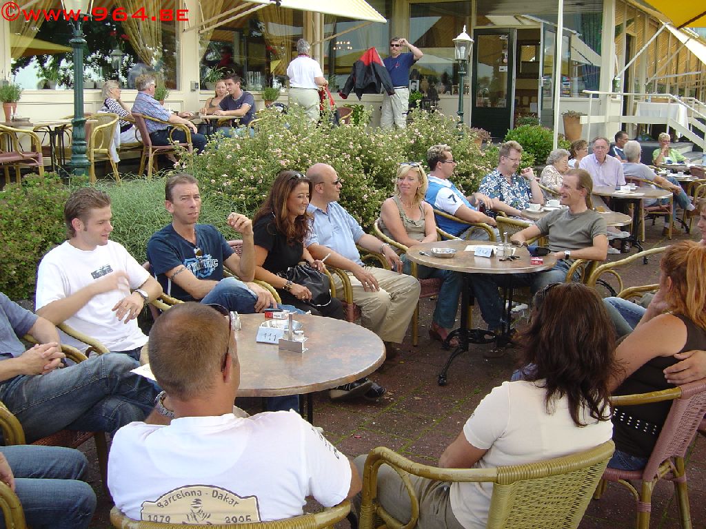 #12029 - de schuldige van al dit ... witte t-shirt links ... #12029 - de schuldige van al dit ... witte t-shirt links ...