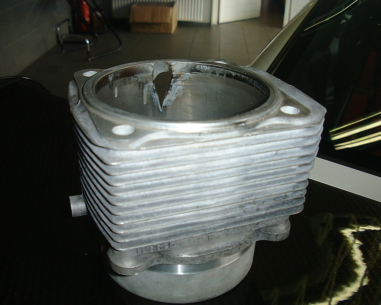 #12151 - 964 c2 / c4 tandriempje gebroken stroomverdeler zie gevolg