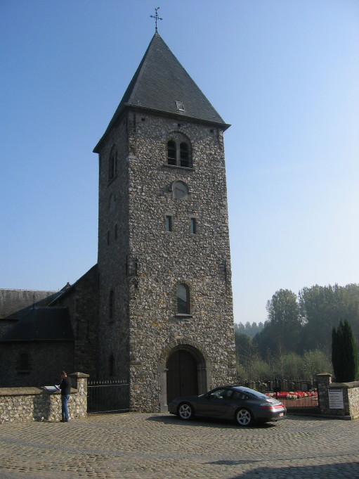 #21830 - aan de kerk van Wintershoven was het heel rustig...