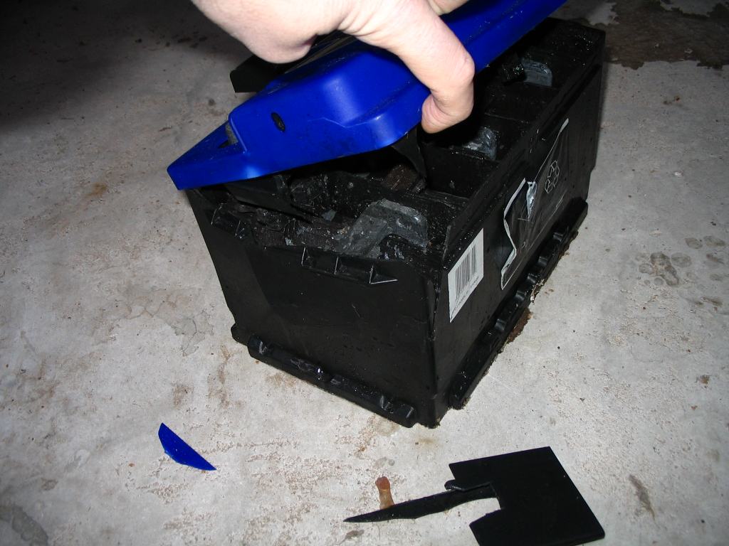 #23303 - Accu opengescheurd