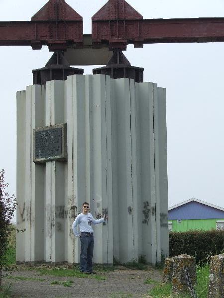 #26116 - moerdijk monument