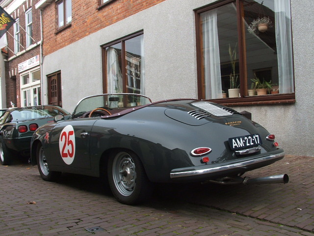 #28408 - Porsche Meets Corvette