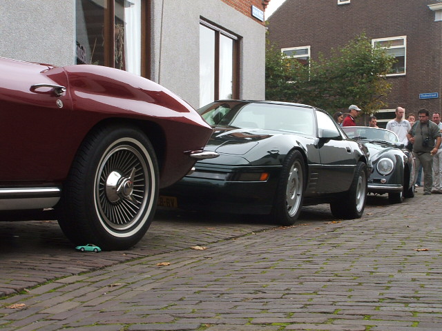 #28414 - Porsche Meets Corvette