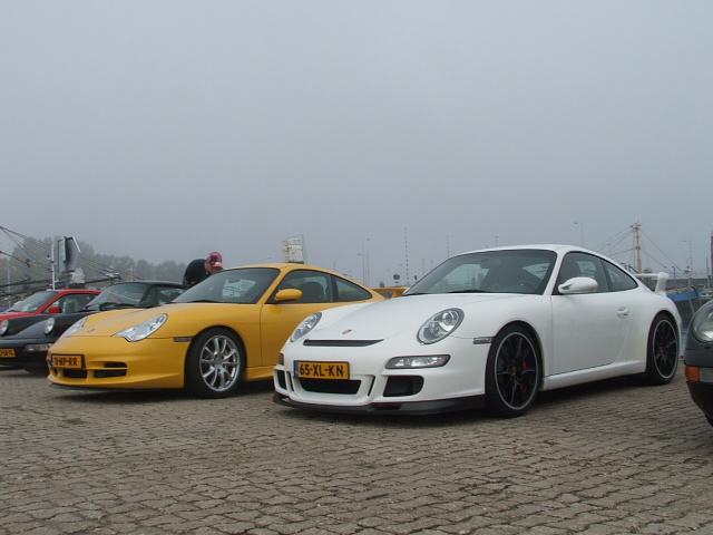 #28427 - Porsche Meets Corvette