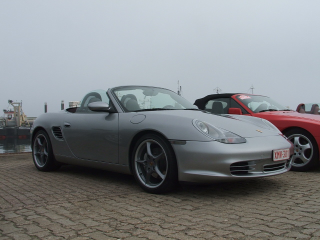 #28428 - Porsche Meets Corvette