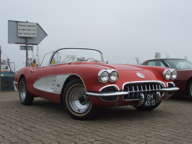 #28433 - Porsche Meets Corvette
