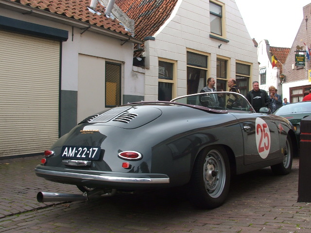 #28443 - Porsche Meets Corvette