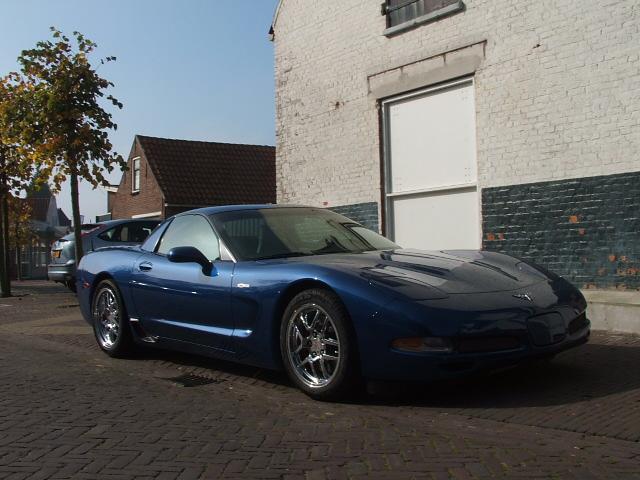 #28445 - Porsche Meets Corvette