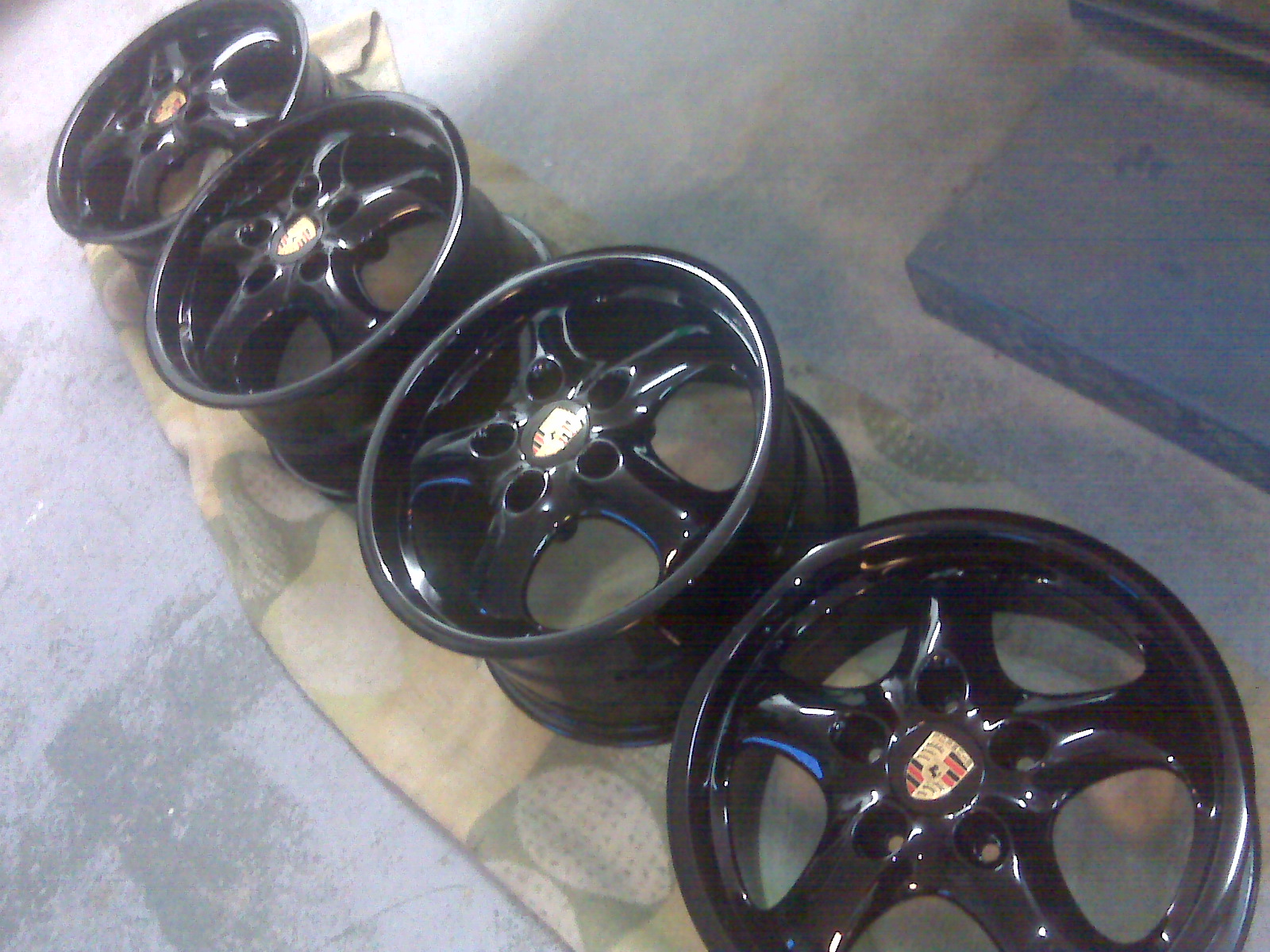 #45649 - Cuppies zwart gespoten