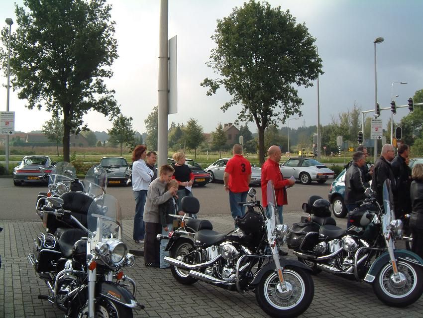 #4863 - De Porsche fans tussen de "gevaarlijke" motorduivels. #4863 - De Porsche fans tussen de "gevaarlijke" motorduivels.