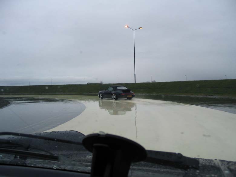 #7090 - 134 - Prachtige drift, vanuit achterliggende auto #7090 - 134 - Prachtige drift, vanuit achterliggende auto