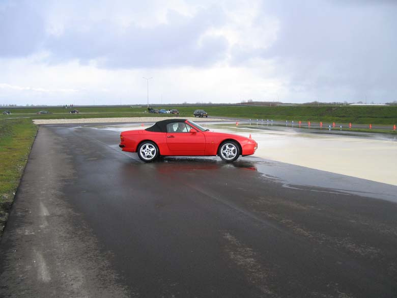 #7105 - 078 - Uitwijkproef, de pilonnen staan inderdaad nog #7105 - 078 - Uitwijkproef, de pilonnen staan inderdaad nog