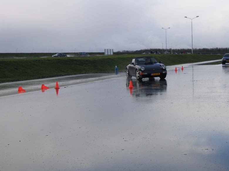 #7123 - 014 - 964 aan de andere kant in de berm gestuurd (opzettelijk) #7123 - 014 - 964 aan de andere kant in de berm gestuurd (opzettelijk)