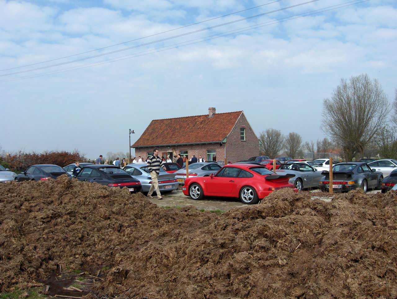 #8550 - tussen mesthoop en gezellig cafeke
