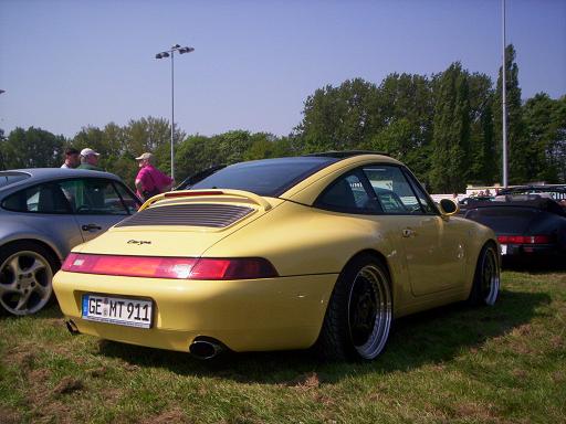 #9324 - 993 Targa in okergeel
