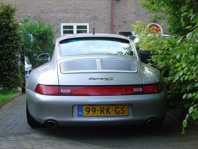 911 2s achter kleiner.JPG