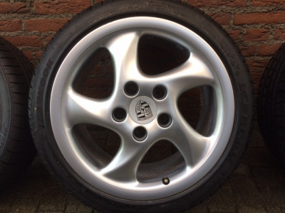 hinten 1.JPG (105.8 KiB) 2156 keer bekeken hinten 1.JPG