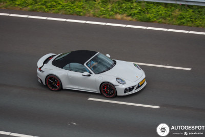 gespot porsche-992-carrera-4s-cabriolet-c643329052022171142_1.jpg (181.96 KiB) 7810 keer bekeken gespot porsche-992-carrera-4s-cabriolet-c643329052022171142_1.jpg